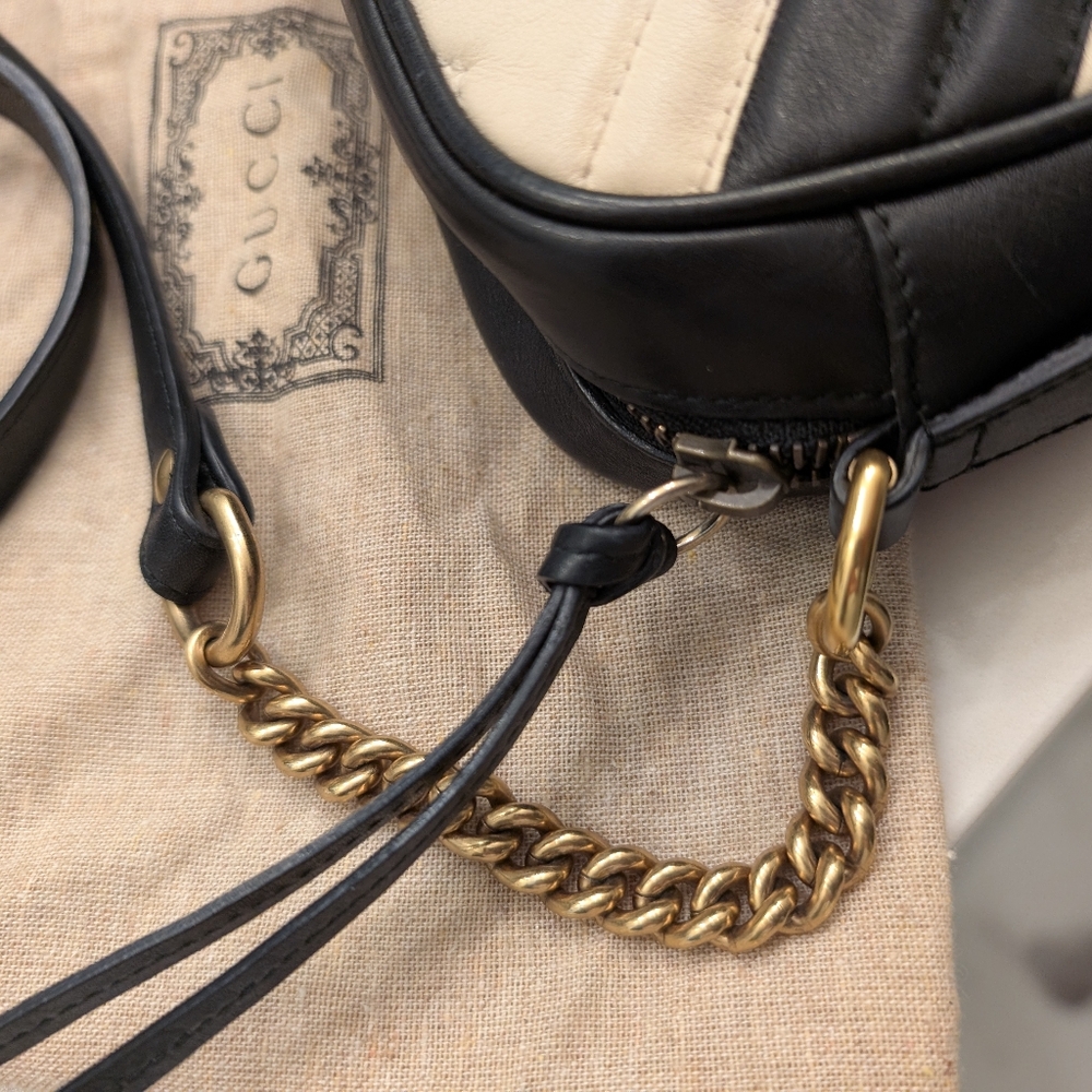$950 DIRECT RARE Gucci Blk & Cream chevron leather camera bag! Exc condition π€ - Picture 9 of 15